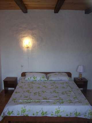 Гостиница Загородная Усадьба Черноморское  Стандартный двухместный номер с 1 кроватью или 2 отдельными кроватями-56